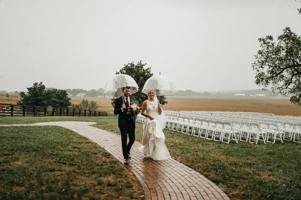 Miranda & Tyler: Rustic & Chic Walker’s Overlook Wedding // Maryland Wedding Photographer